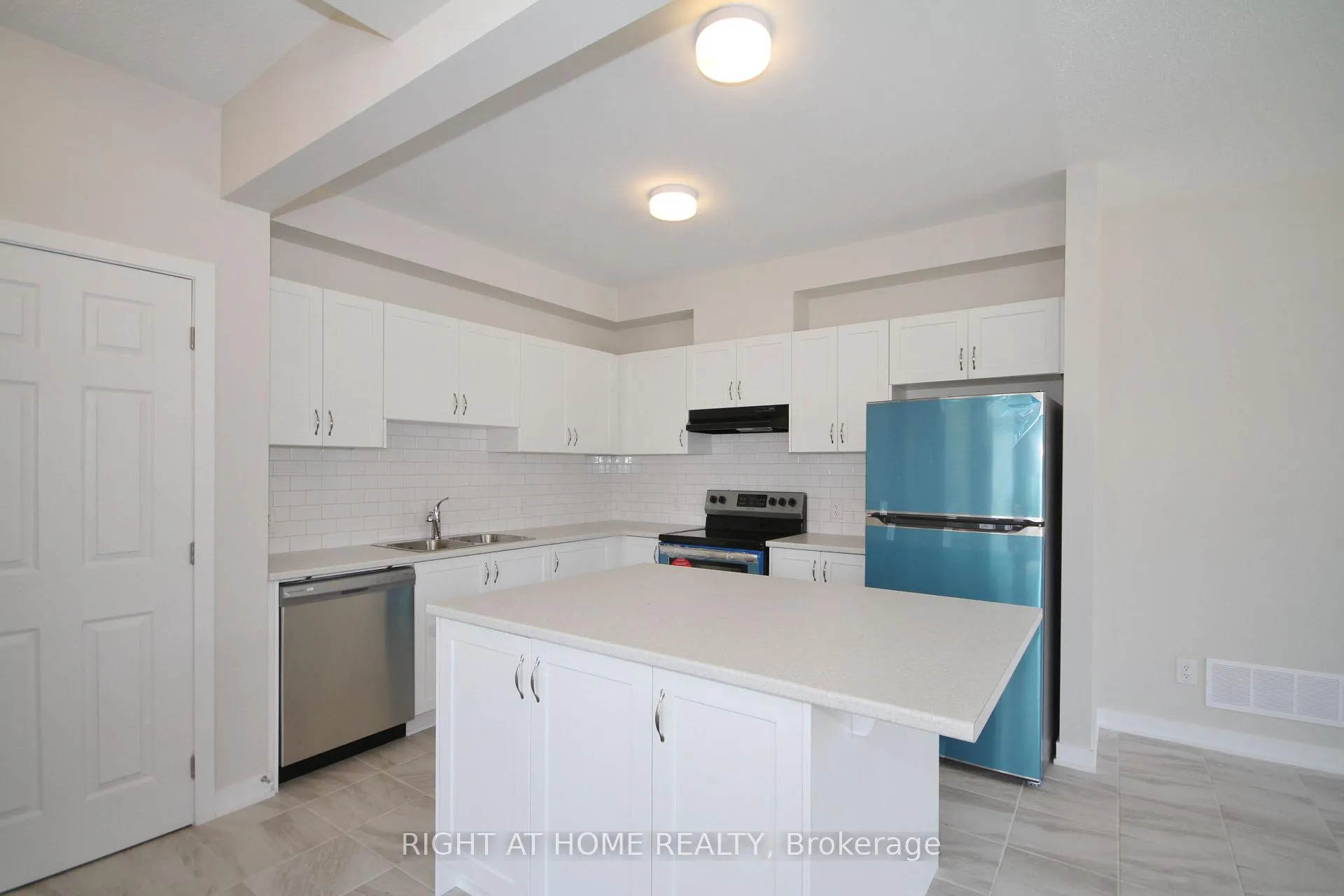 Photo 10 of 201 Billrian Crescent, Ottawa, Stittsville (North) — HOMEH