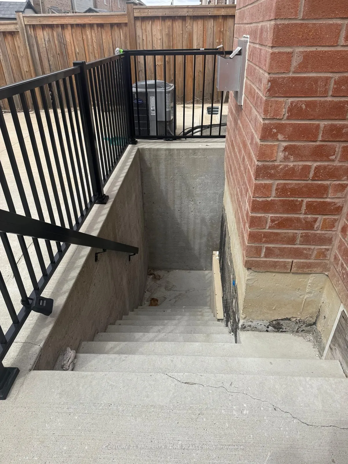 Photo 10 of Unit Bsmt, 26 Feeder Street, Brampton, Northwest Brampton — HOMEH