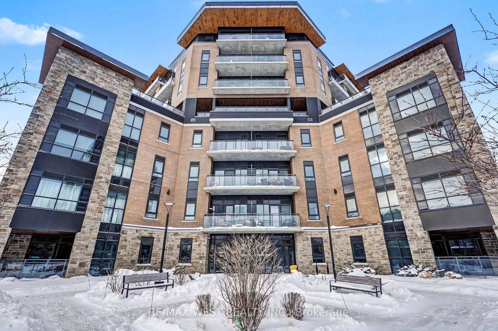 Front of Unit 308, 332 Gosling Gardens S