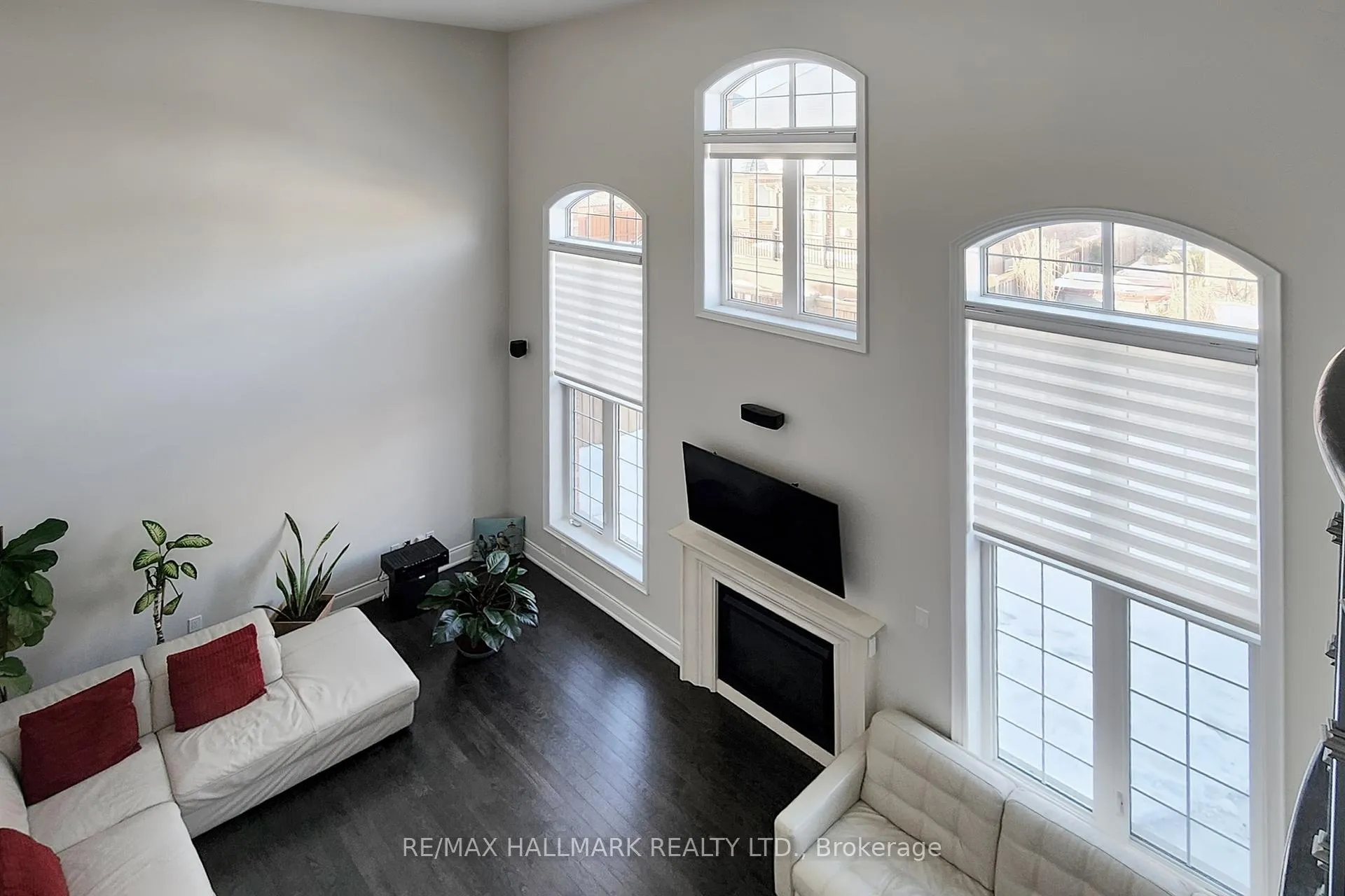 Photo 10 of 64 Chesney Crescent, Vaughan, Kleinburg — HOMEH