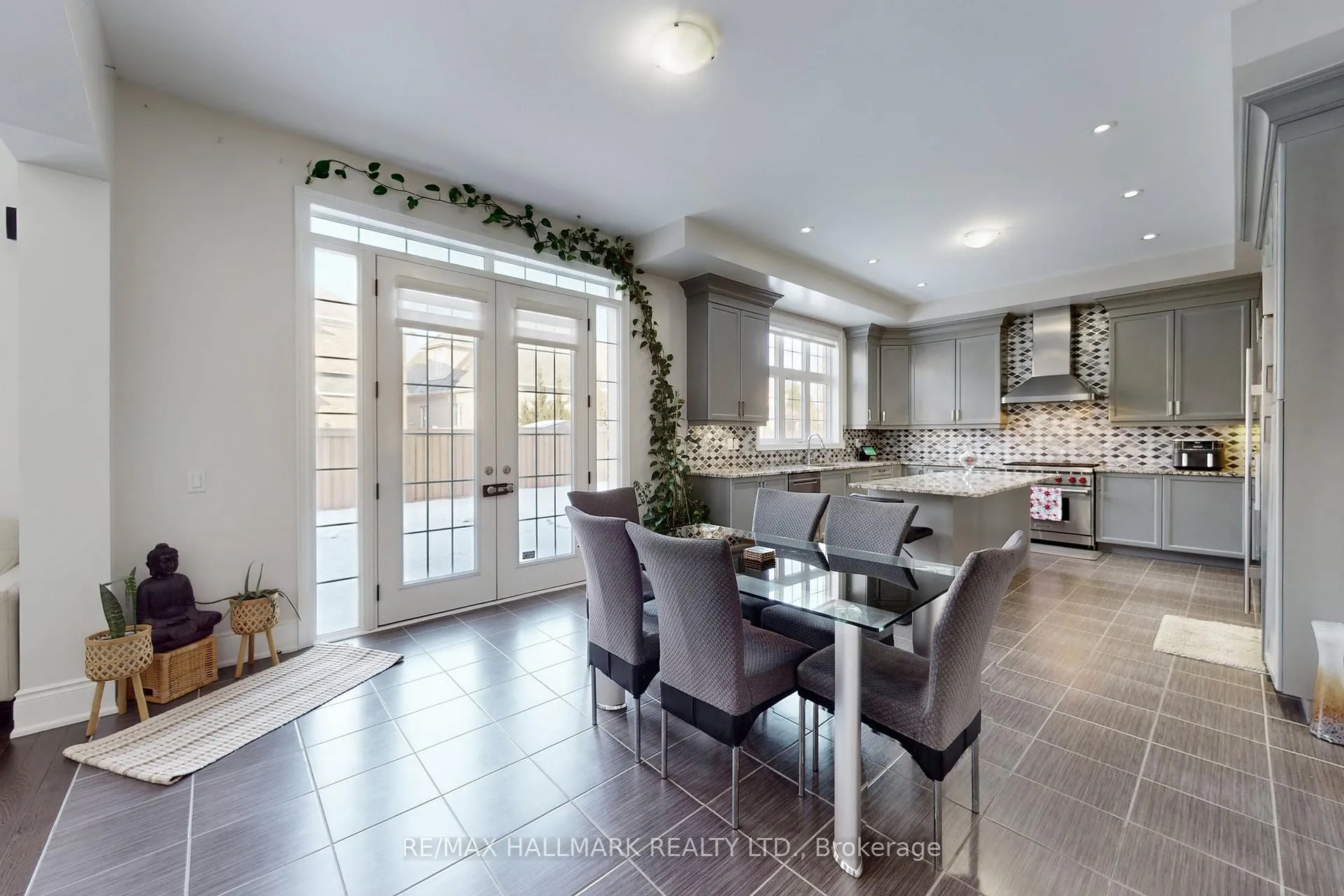 Photo 13 of 64 Chesney Crescent, Vaughan, Kleinburg — HOMEH