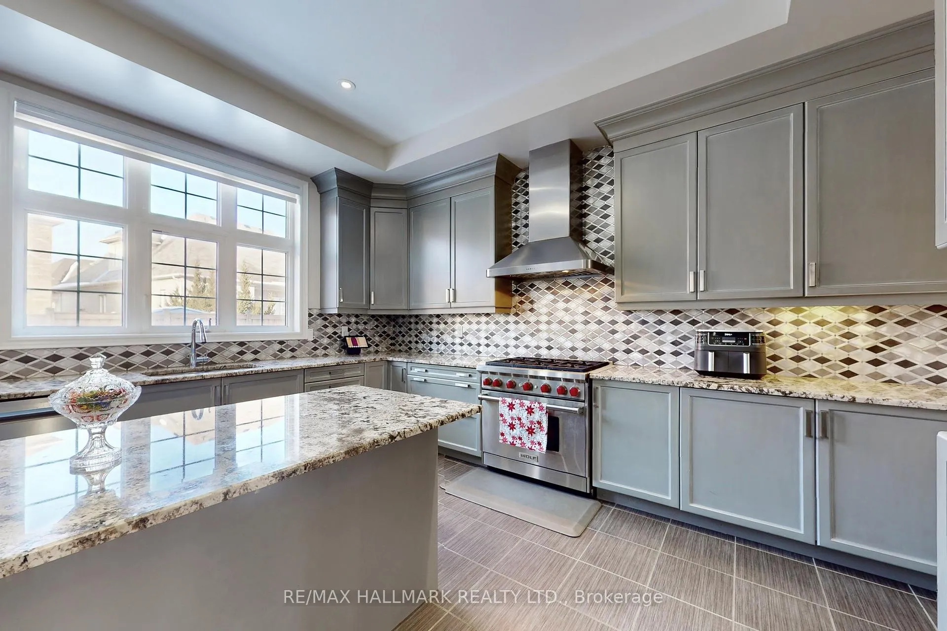 Photo 14 of 64 Chesney Crescent, Vaughan, Kleinburg — HOMEH