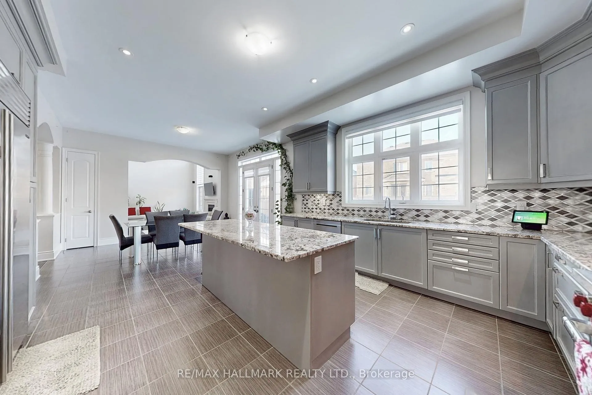 Photo 19 of 64 Chesney Crescent, Vaughan, Kleinburg — HOMEH