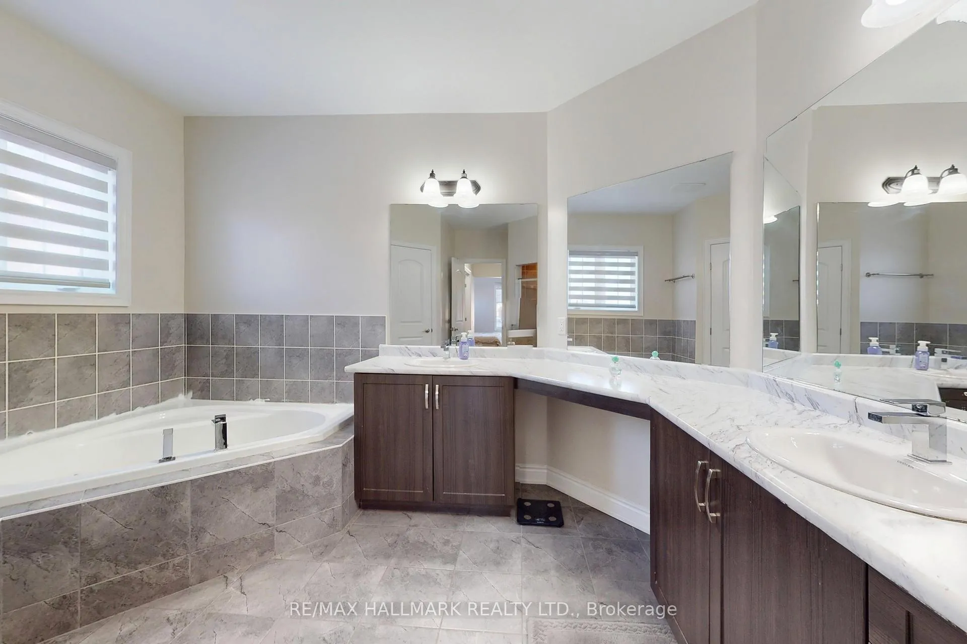 Photo 31 of 64 Chesney Crescent, Vaughan, Kleinburg — HOMEH