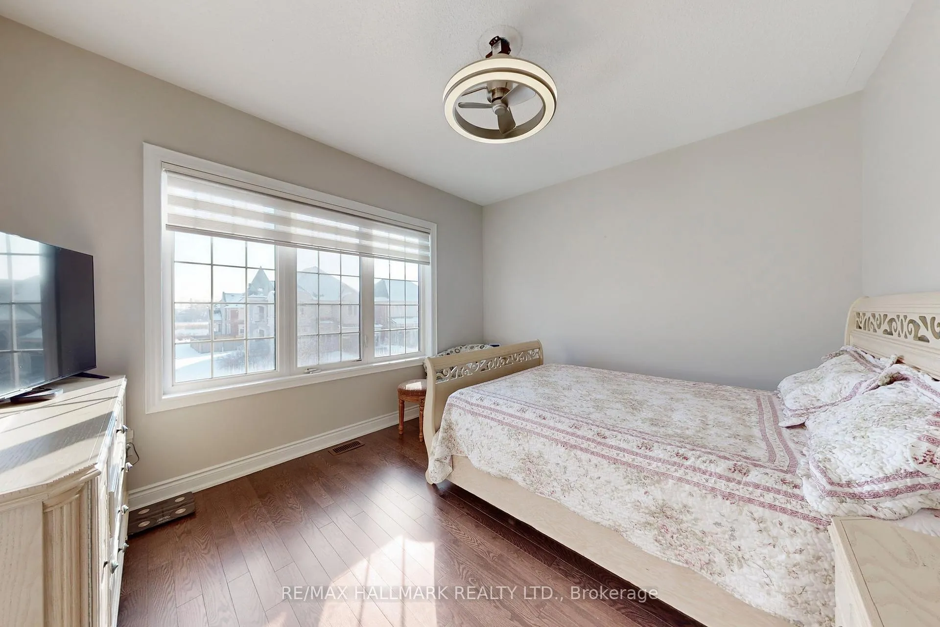 Photo 33 of 64 Chesney Crescent, Vaughan, Kleinburg — HOMEH