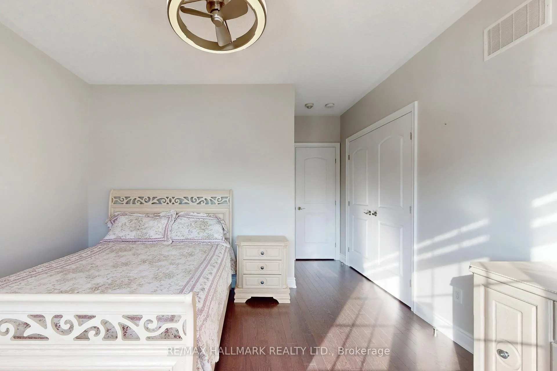 Photo 34 of 64 Chesney Crescent, Vaughan, Kleinburg — HOMEH