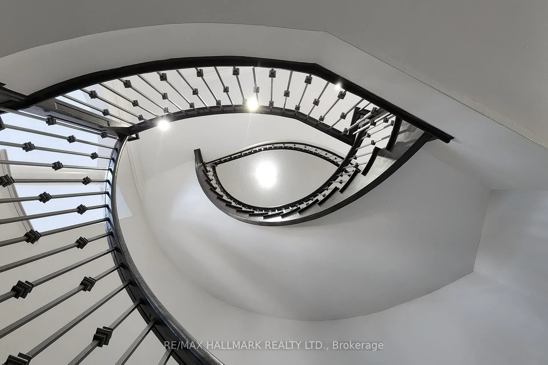 Photo 39 of 64 Chesney Crescent, Vaughan, Kleinburg — HOMEH