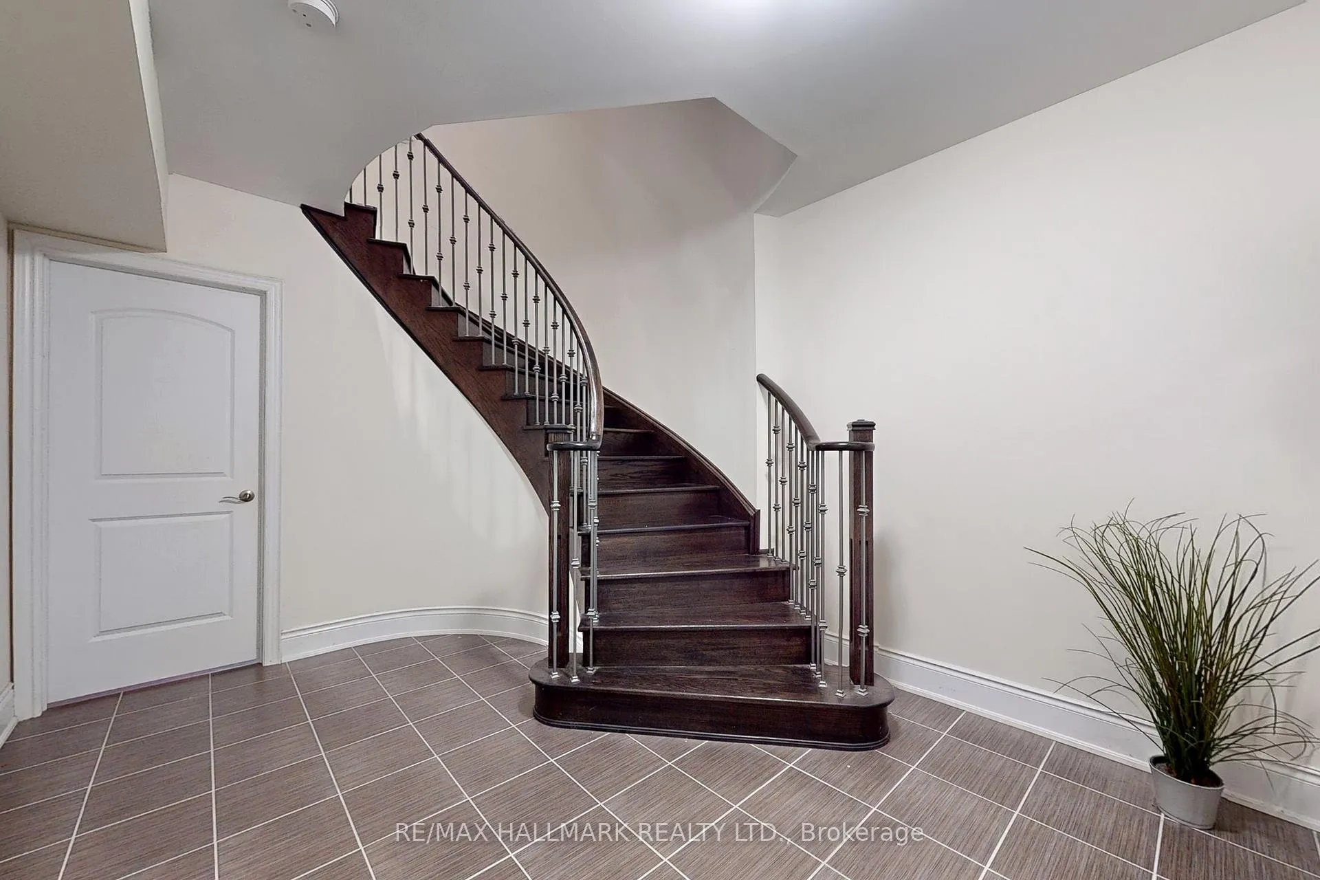 Photo 42 of 64 Chesney Crescent, Vaughan, Kleinburg — HOMEH