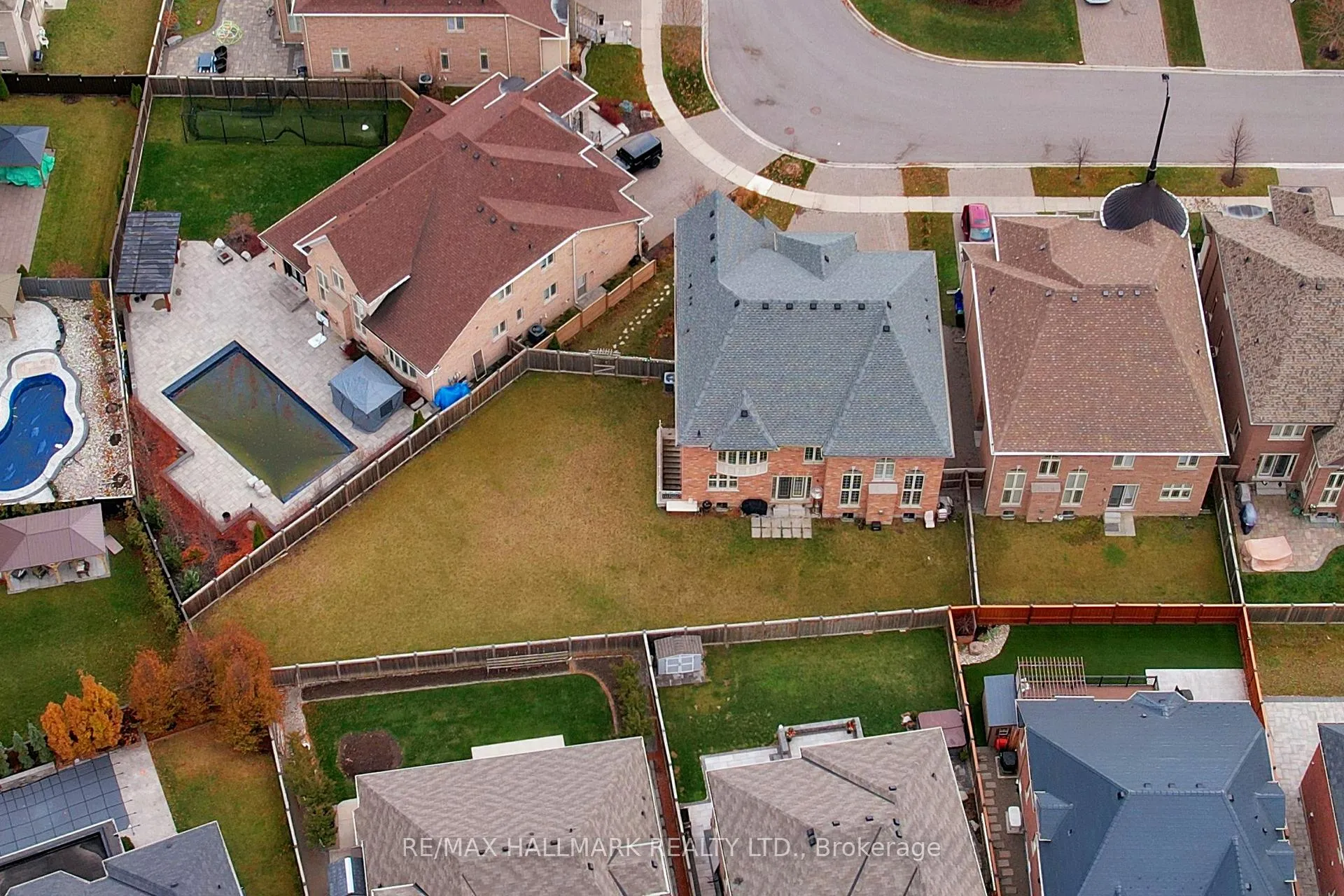 Photo 48 of 64 Chesney Crescent, Vaughan, Kleinburg — HOMEH