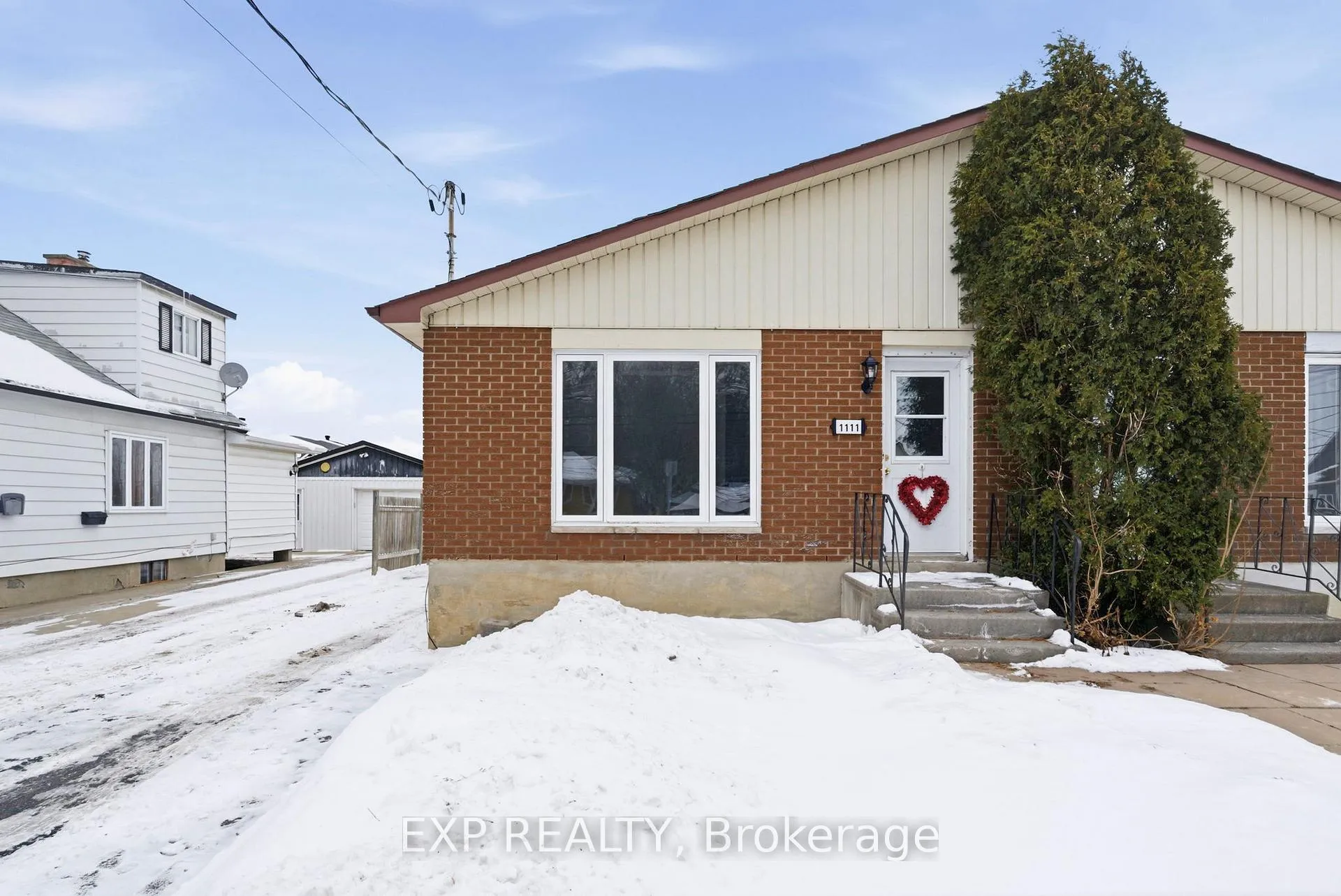 Photo 2 of 1111 Ontario Street, Cornwall — HOMEH