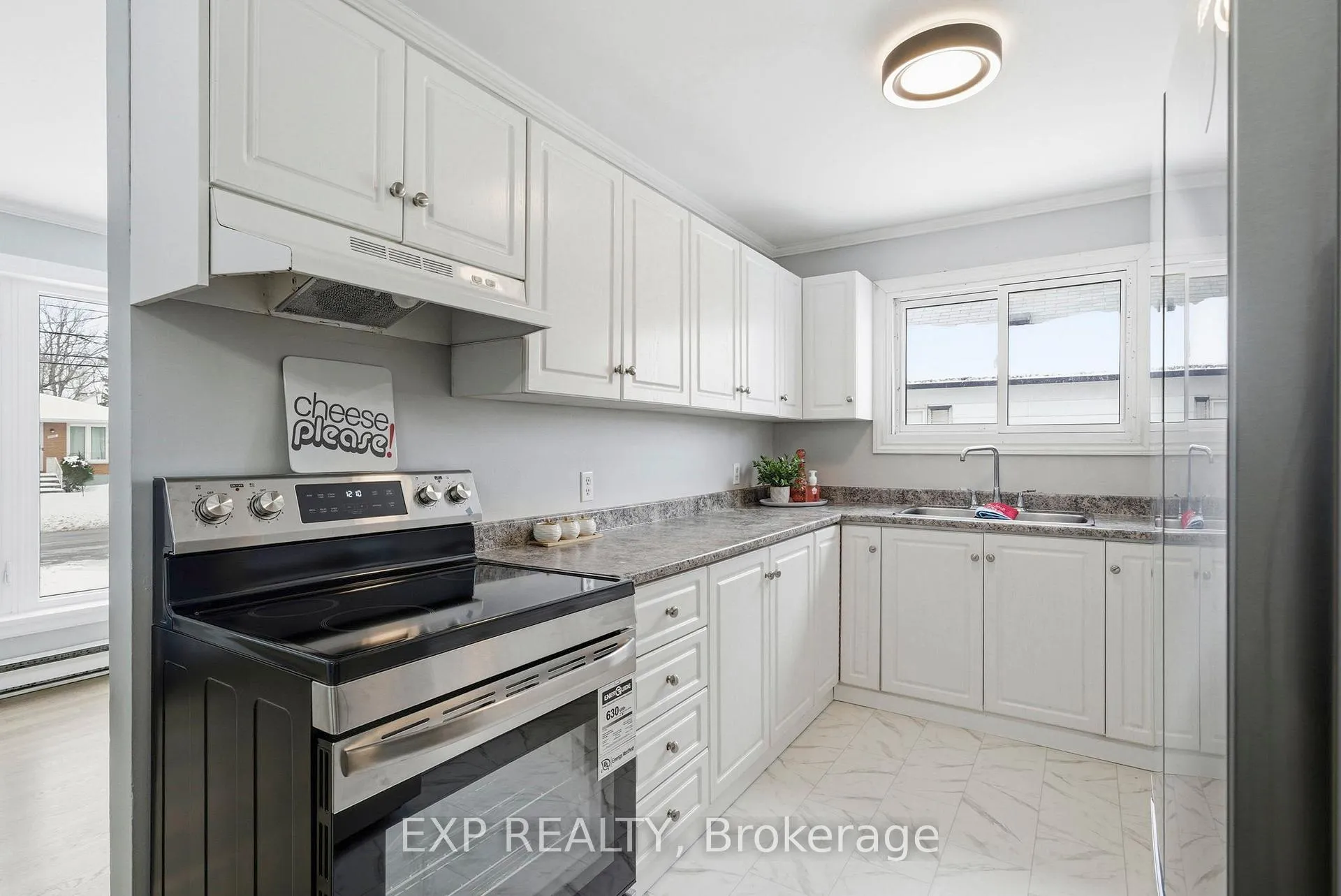 Photo 4 of 1111 Ontario Street, Cornwall — HOMEH