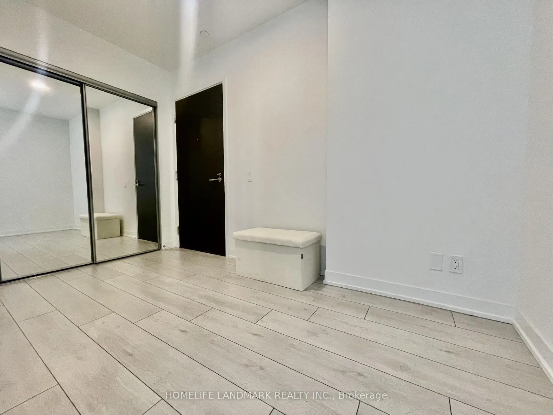 Photo 4 of Unit 1008, 39 Mary Street, Barrie, City Centre — HOMEH