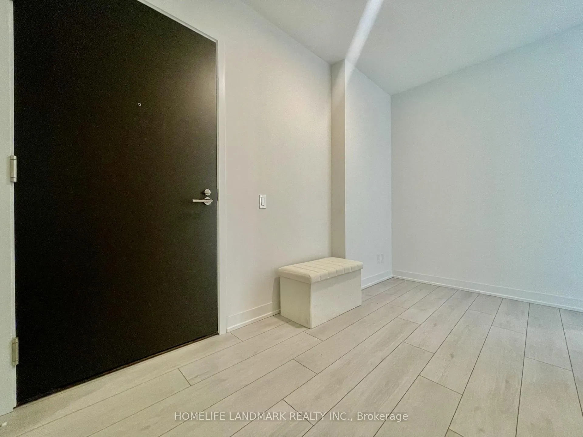 Photo 5 of Unit 1008, 39 Mary Street, Barrie, City Centre — HOMEH