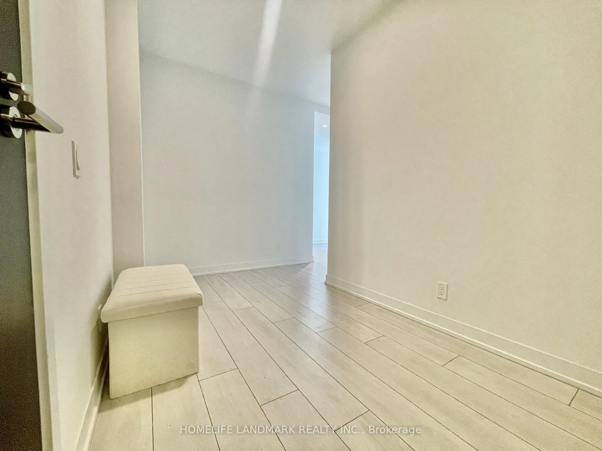 Photo 6 of Unit 1008, 39 Mary Street, Barrie, City Centre — HOMEH