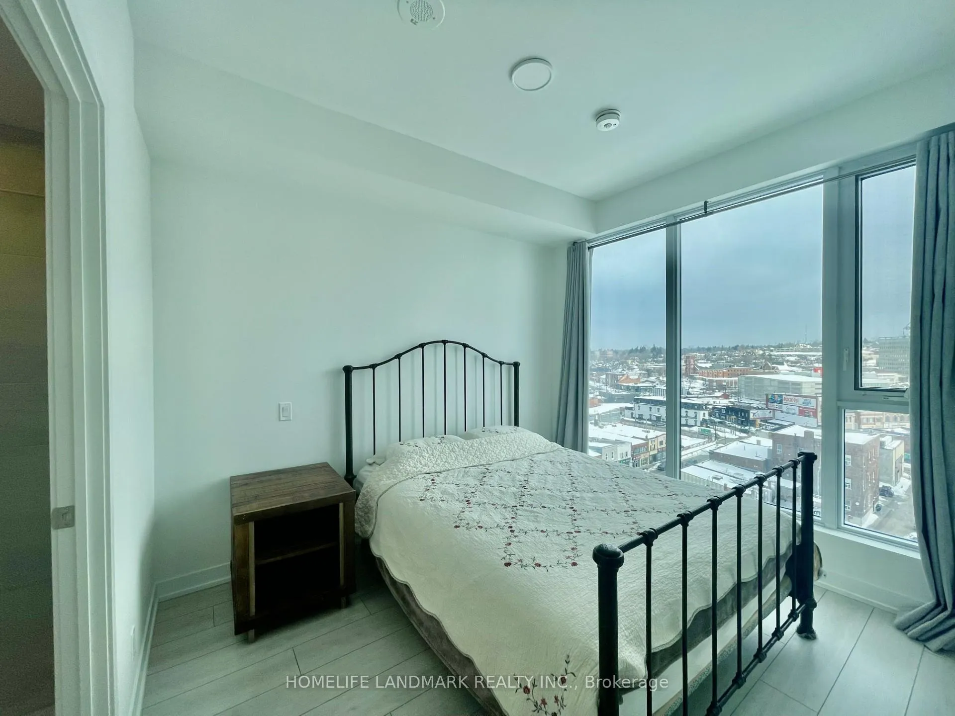 Photo 9 of Unit 1008, 39 Mary Street, Barrie, City Centre — HOMEH