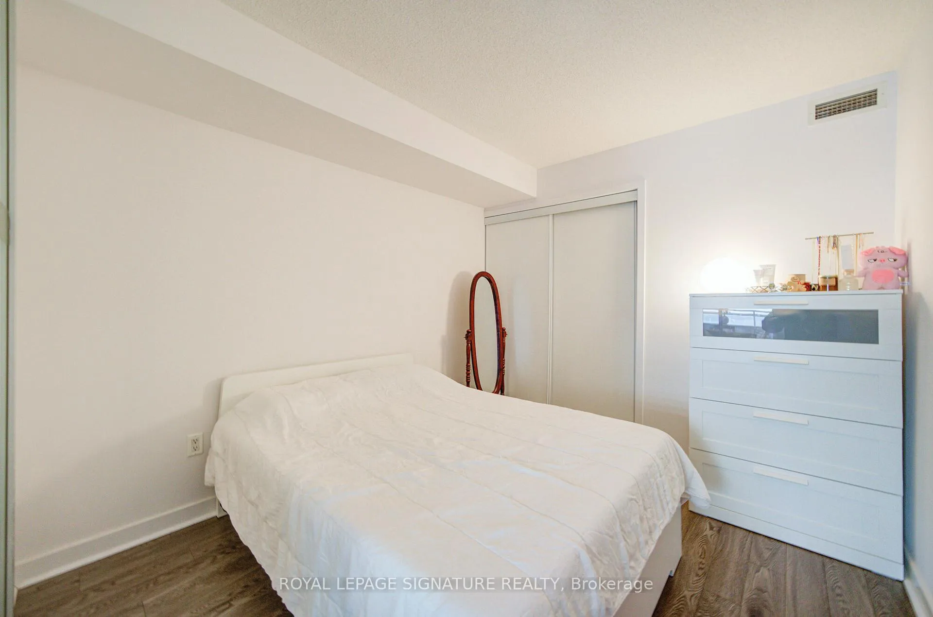 Photo 9 of Unit 716, 4K Spadina Avenue E, Toronto, Waterfront Communities — HOMEH