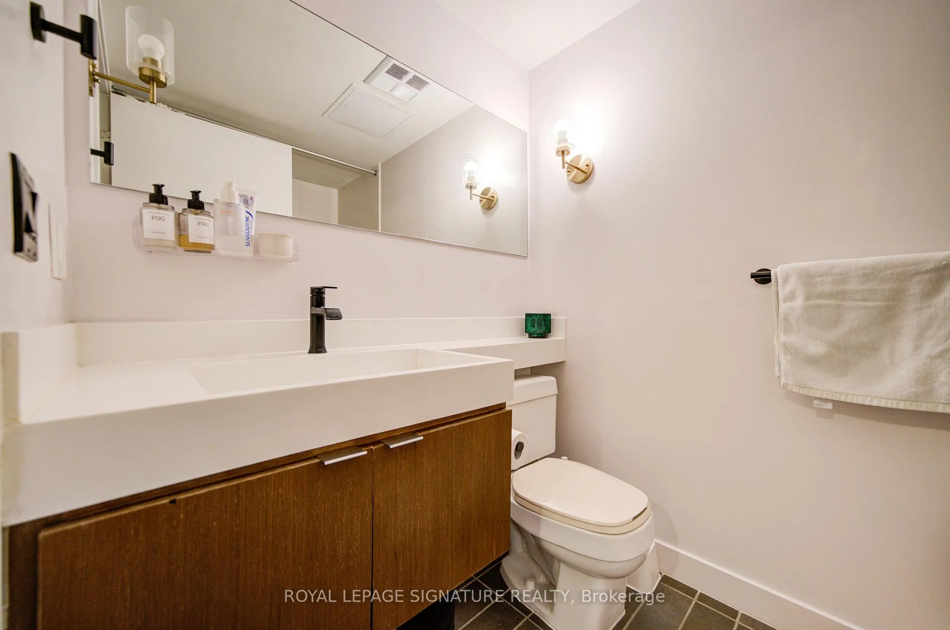 Photo 12 of Unit 716, 4K Spadina Avenue E, Toronto, Waterfront Communities — HOMEH
