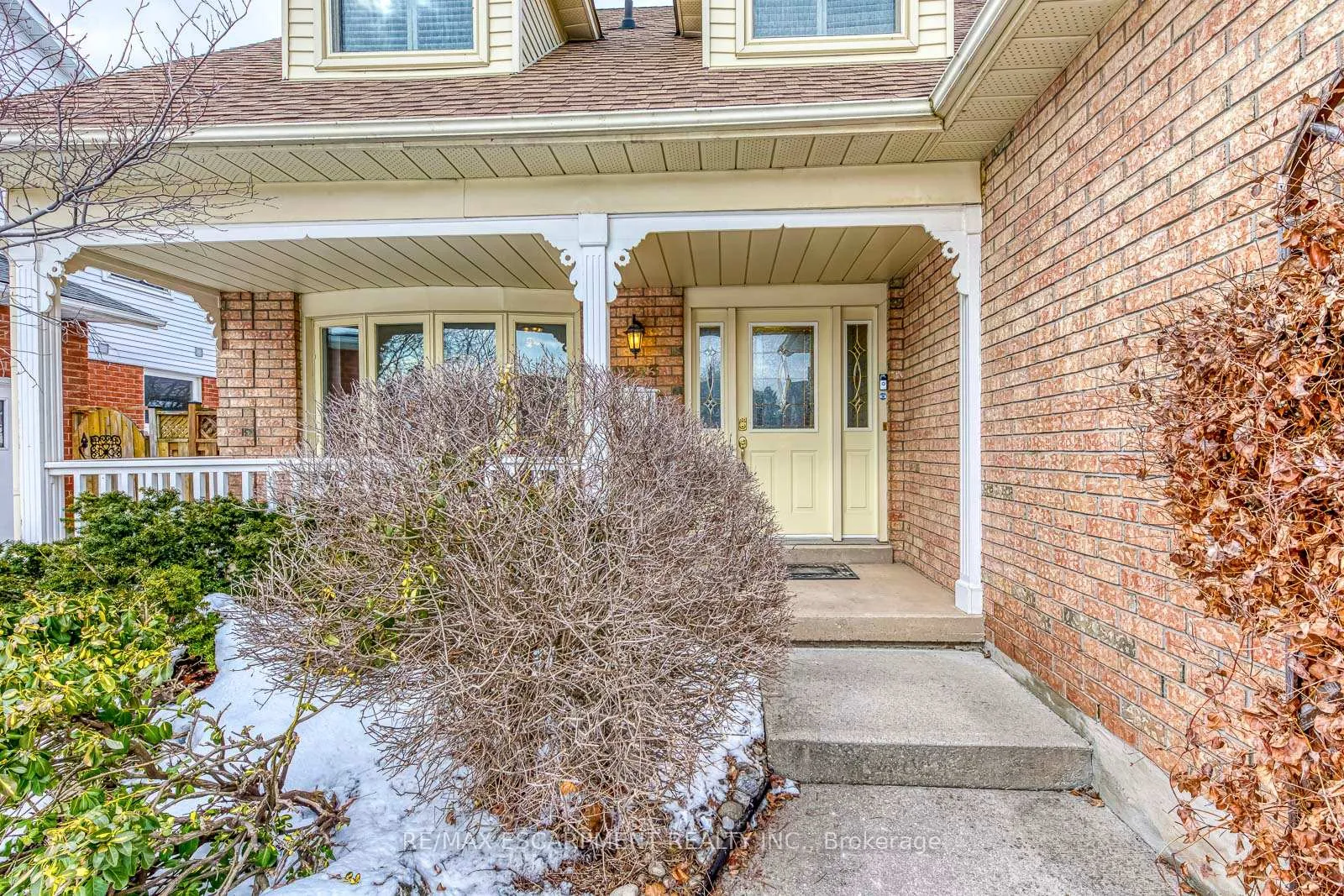 Photo 2 of 2223 Vista Drive, Burlington, Headon — HOMEH