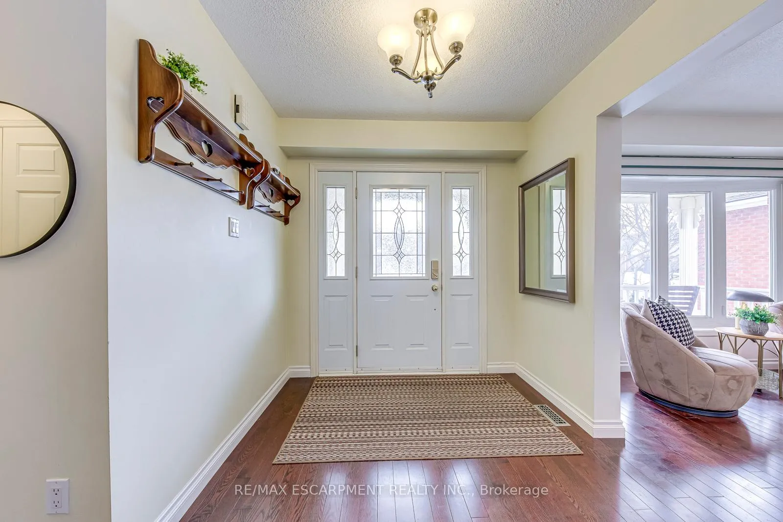 Photo 4 of 2223 Vista Drive, Burlington, Headon — HOMEH