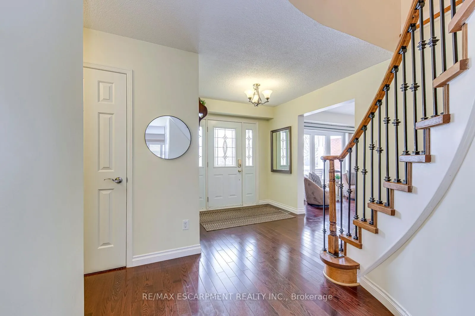 Photo 5 of 2223 Vista Drive, Burlington, Headon — HOMEH