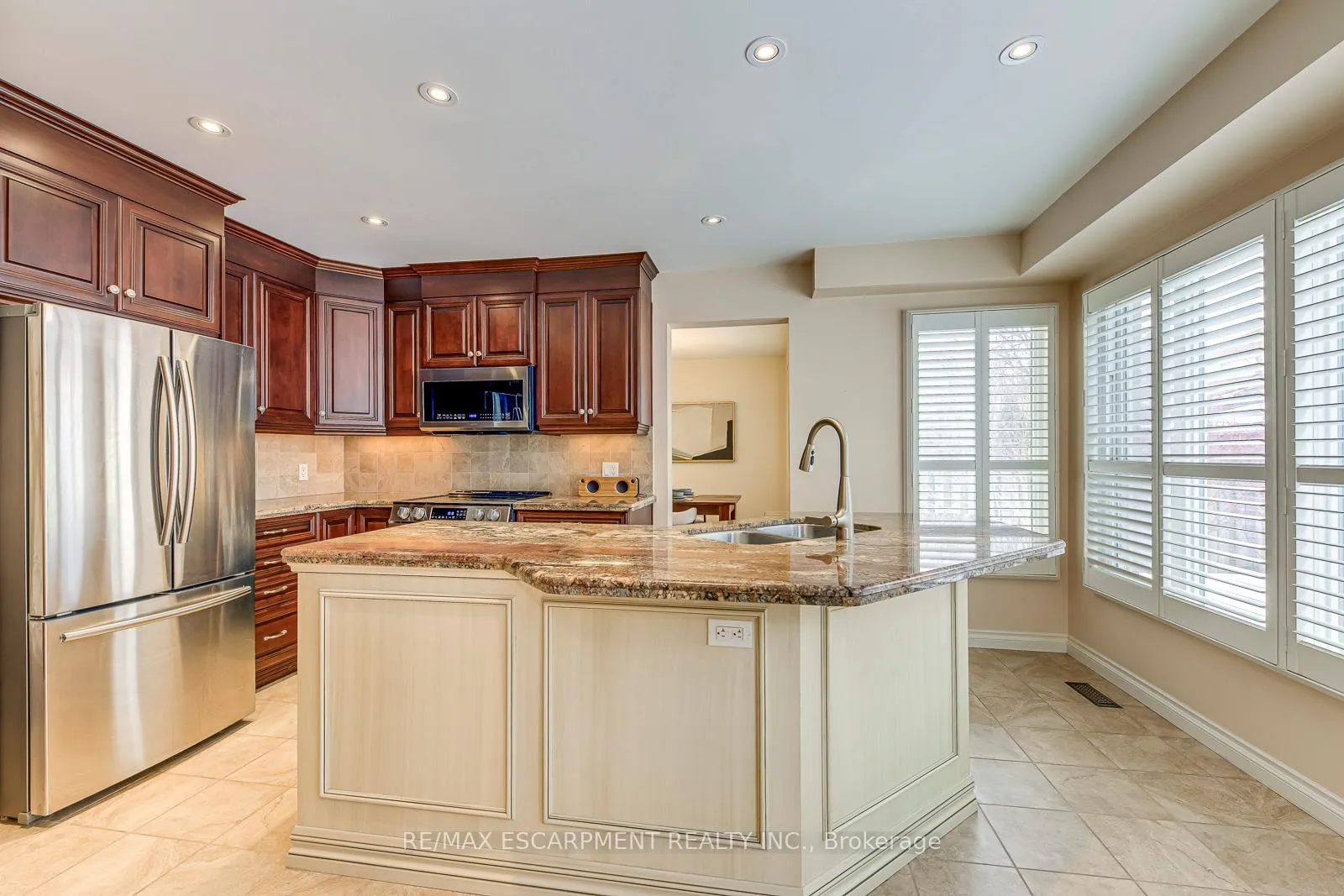 Photo 13 of 2223 Vista Drive, Burlington, Headon — HOMEH