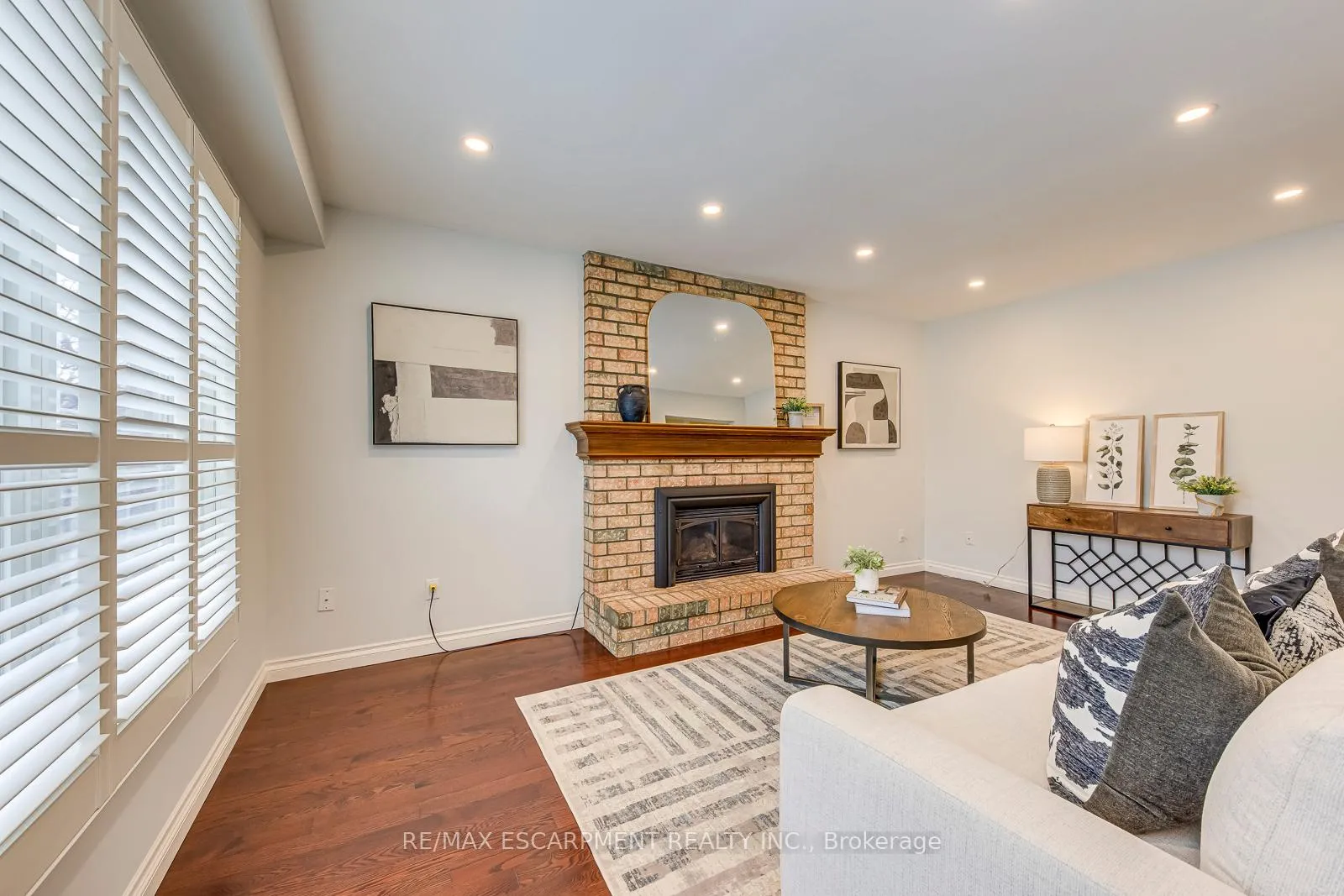 Photo 18 of 2223 Vista Drive, Burlington, Headon — HOMEH