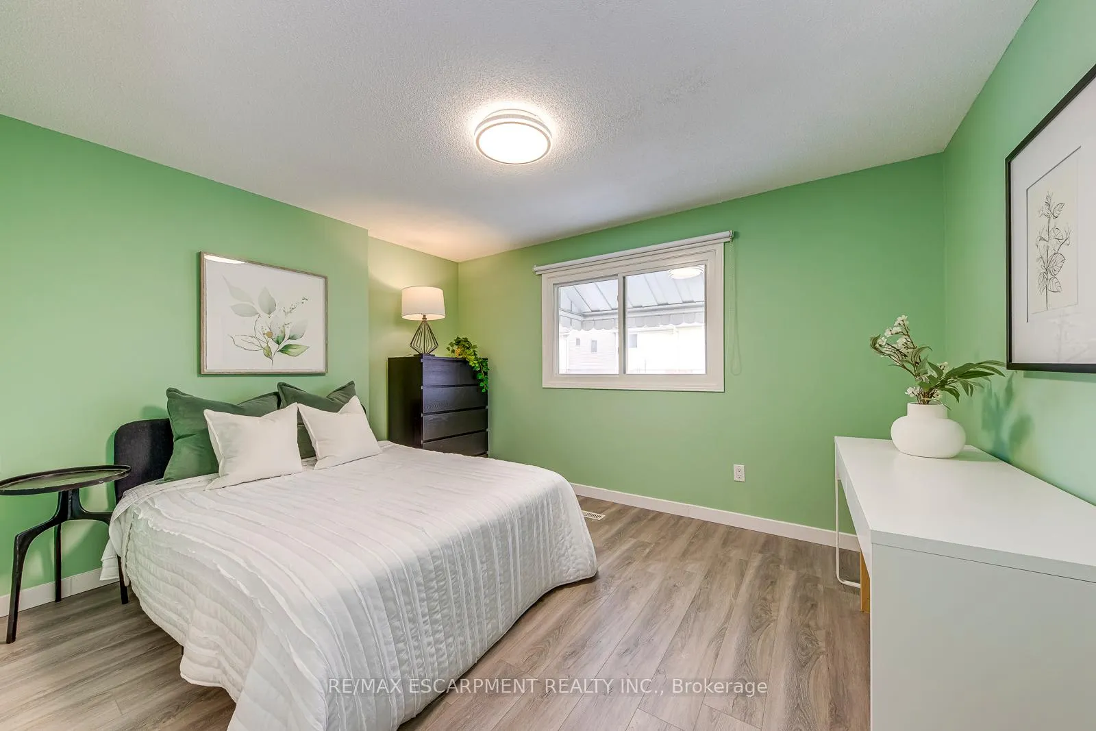 Photo 31 of 2223 Vista Drive, Burlington, Headon — HOMEH