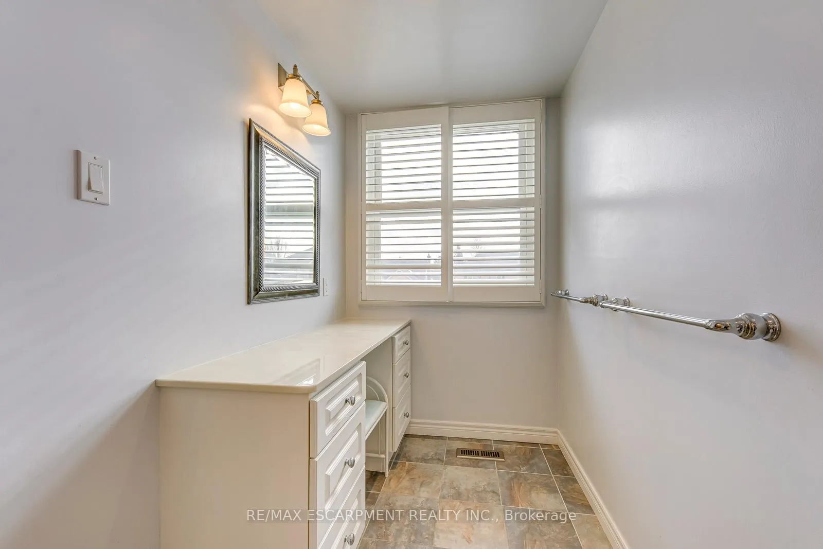 Photo 36 of 2223 Vista Drive, Burlington, Headon — HOMEH