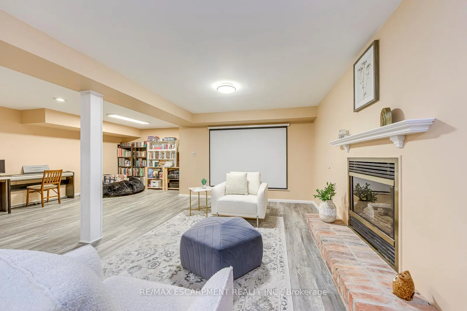 Photo 43 of 2223 Vista Drive, Burlington, Headon — HOMEH