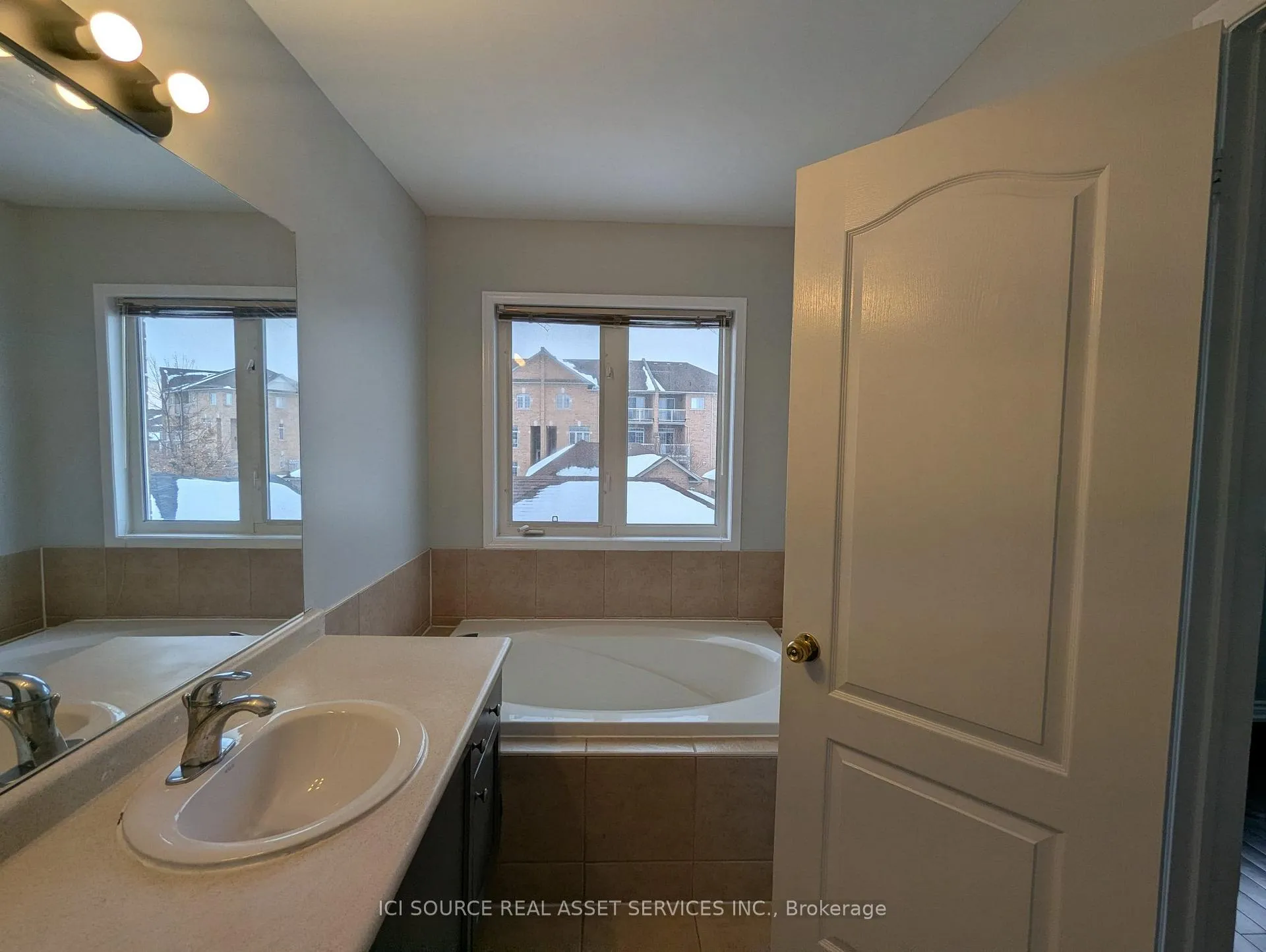 Photo 6 of 77 Rainbow Valley Crescent, Markham, Greensborough — HOMEH