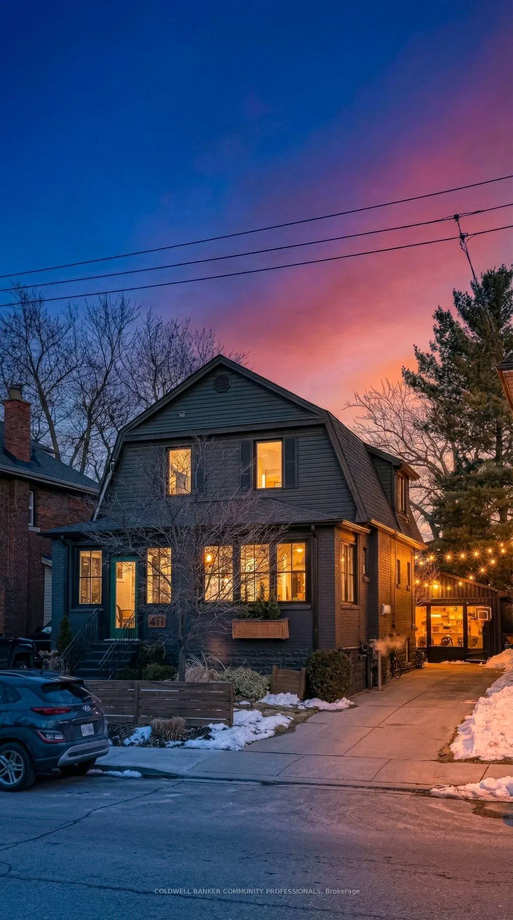 Front of 411 Dundurn Street S