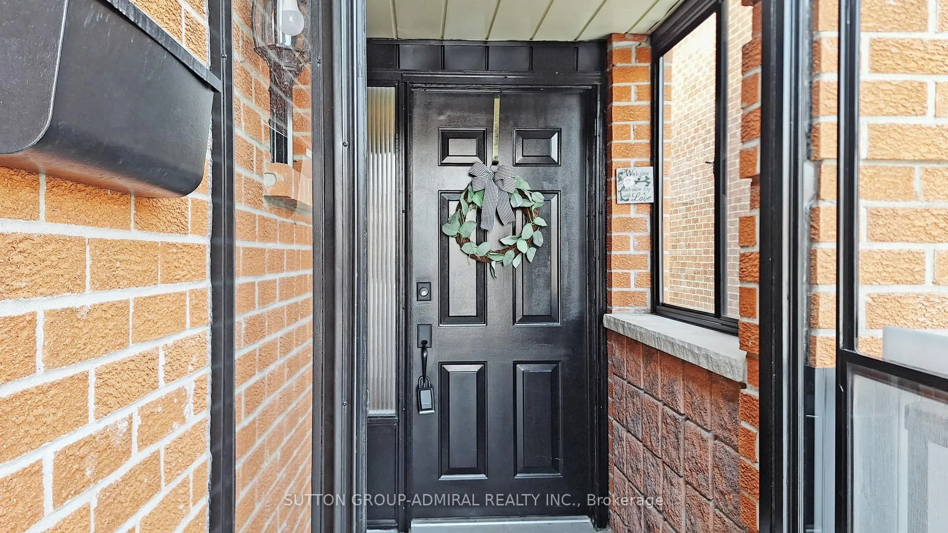 Photo 3 of 44 Birch Meadow Outlook, Vaughan, East Woodbridge — HOMEH