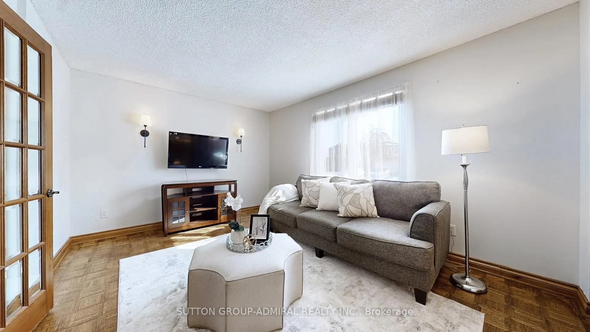 Photo 4 of 44 Birch Meadow Outlook, Vaughan, East Woodbridge — HOMEH