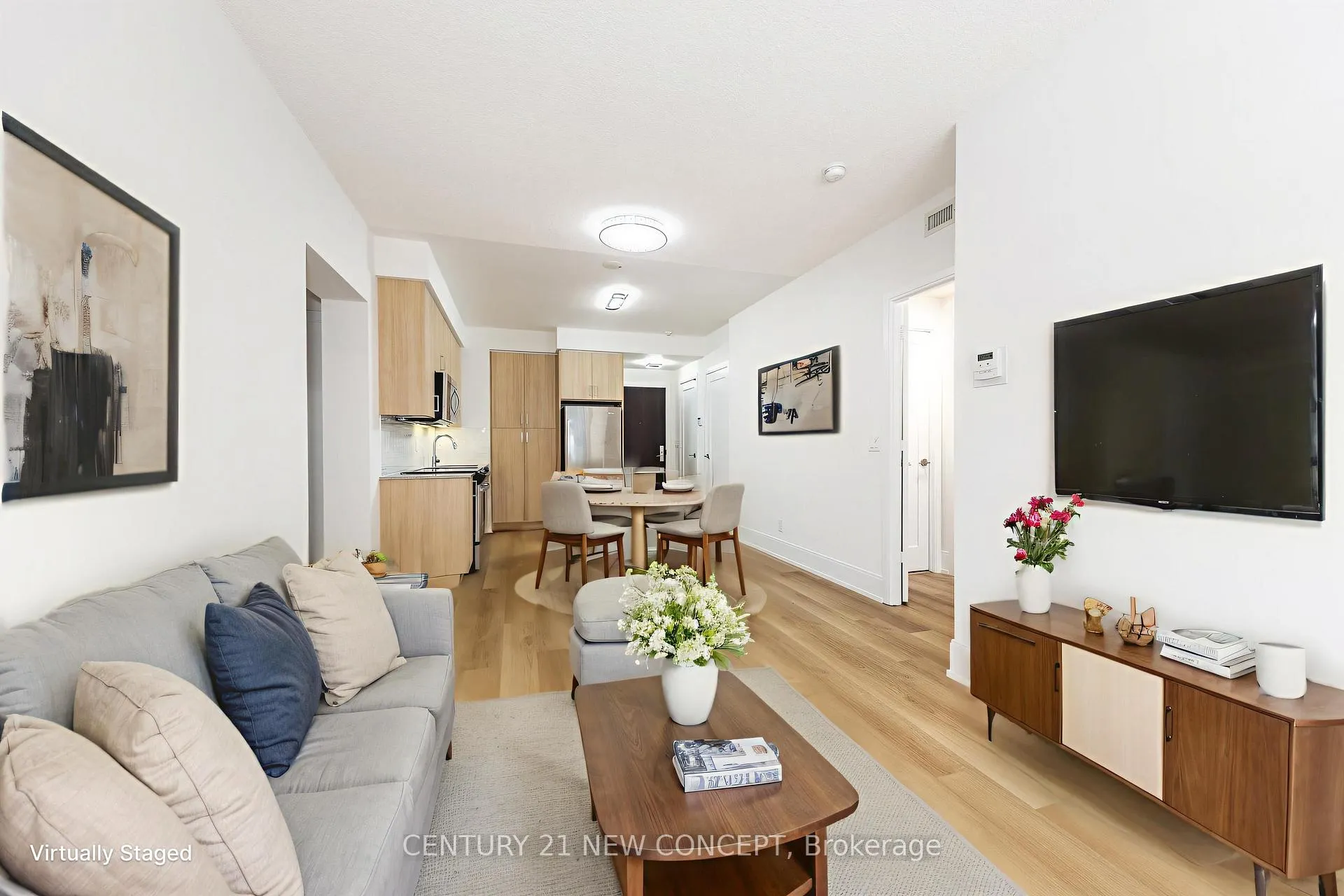 Photo 2 of Unit 619, 70 Roehampton Avenue, Toronto, Mount Pleasant West — HOMEH