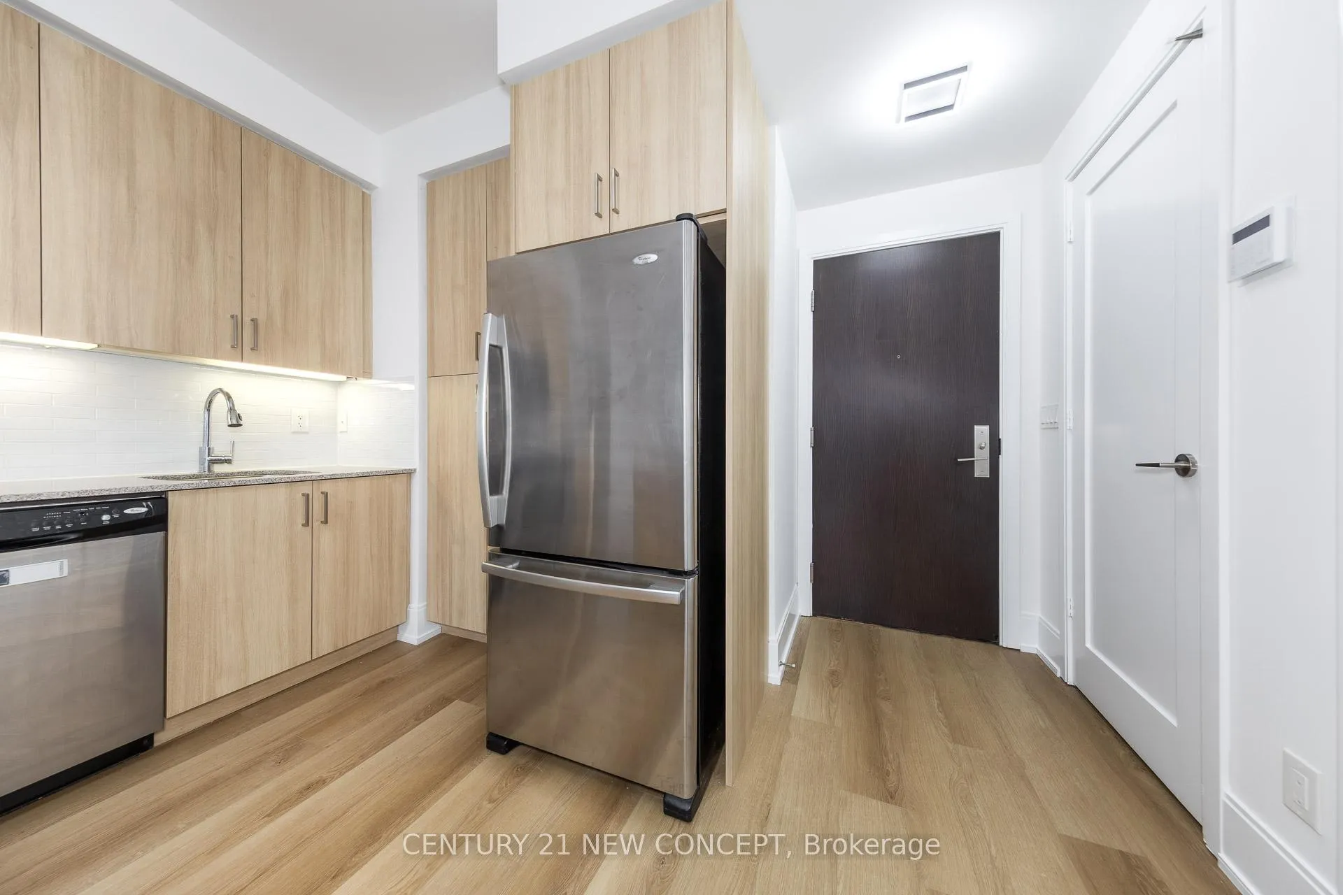 Photo 5 of Unit 619, 70 Roehampton Avenue, Toronto, Mount Pleasant West — HOMEH