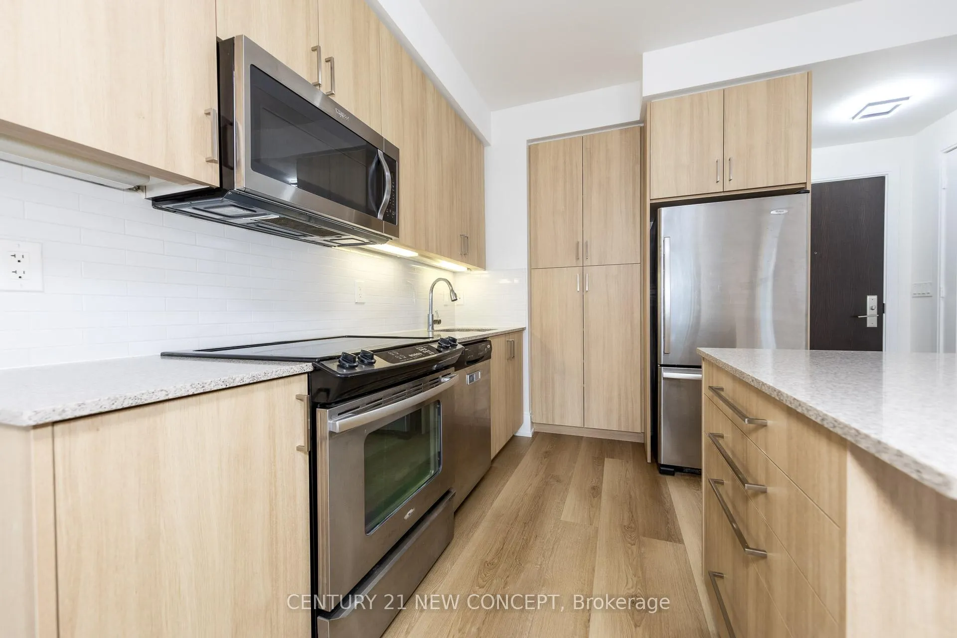 Photo 7 of Unit 619, 70 Roehampton Avenue, Toronto, Mount Pleasant West — HOMEH