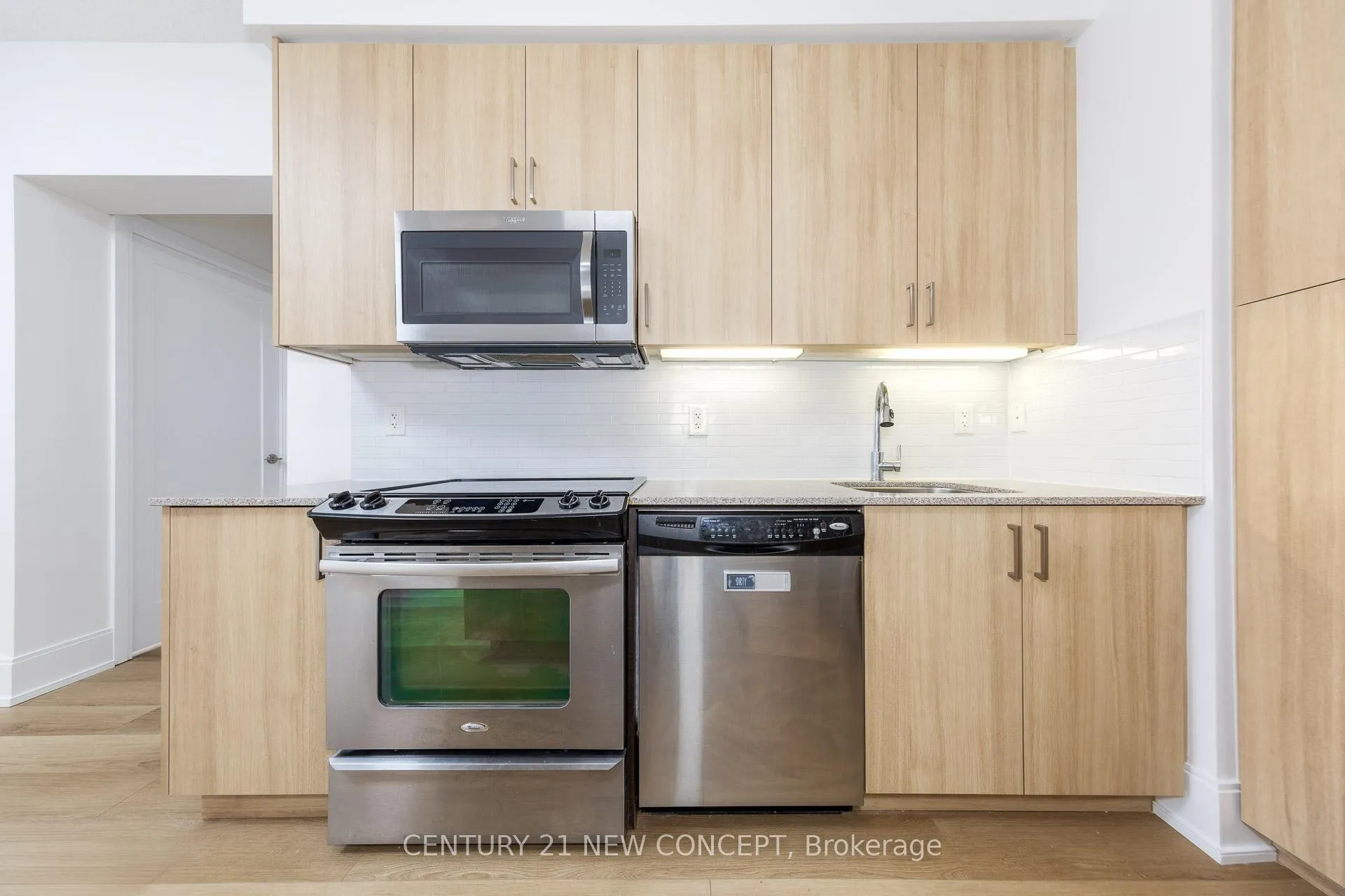 Photo 8 of Unit 619, 70 Roehampton Avenue, Toronto, Mount Pleasant West — HOMEH