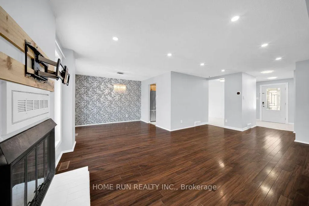 Photo 10 of 47 Coolspring Crescent, Ottawa, Borden Farm/Stewart Farm/Carleton Heights/Parkwood Hills — HOMEH