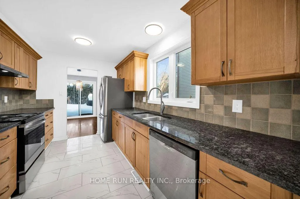 Photo 16 of 47 Coolspring Crescent, Ottawa, Borden Farm/Stewart Farm/Carleton Heights/Parkwood Hills — HOMEH
