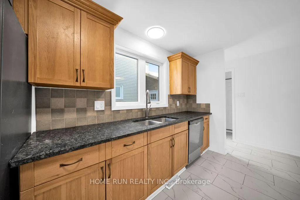Photo 18 of 47 Coolspring Crescent, Ottawa, Borden Farm/Stewart Farm/Carleton Heights/Parkwood Hills — HOMEH
