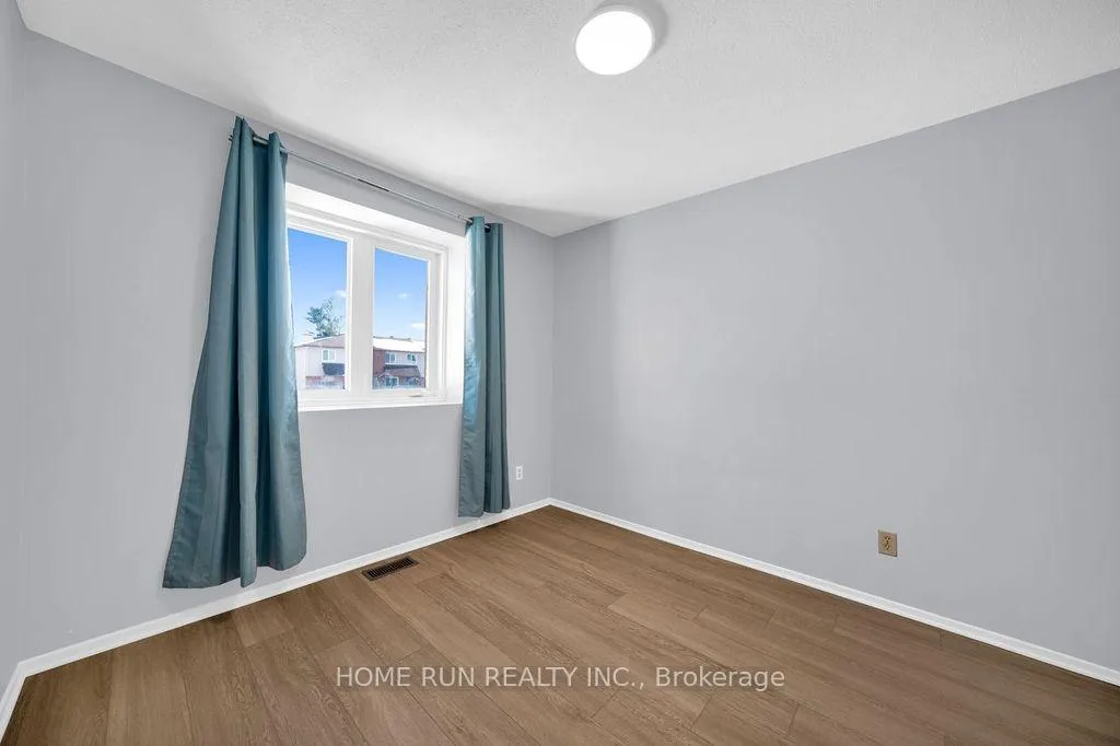 Photo 32 of 47 Coolspring Crescent, Ottawa, Borden Farm/Stewart Farm/Carleton Heights/Parkwood Hills — HOMEH
