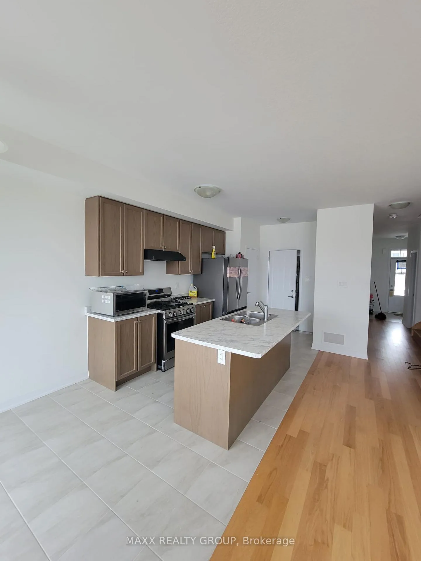Photo 2 of 111 Brighton Lane, Thorold, Rolling Meadows — HOMEH