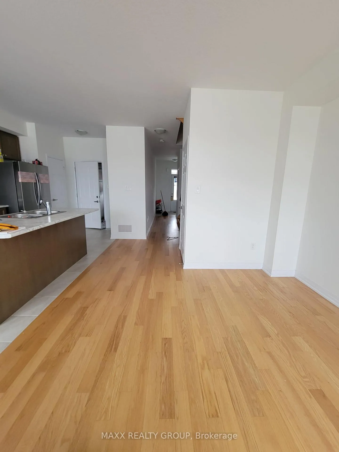 Photo 4 of 111 Brighton Lane, Thorold, Rolling Meadows — HOMEH