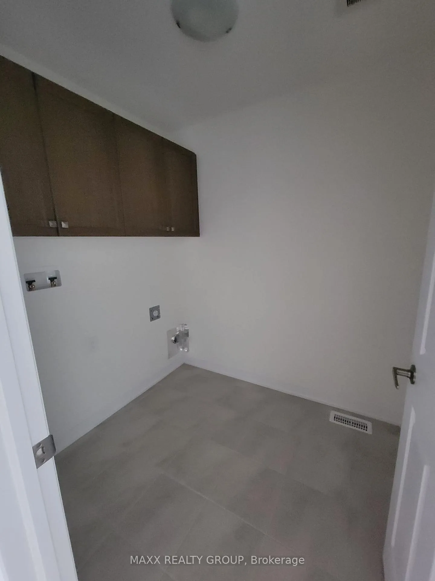 Photo 13 of 111 Brighton Lane, Thorold, Rolling Meadows — HOMEH