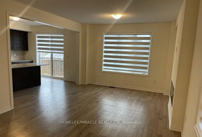 Photo 3 of 103 Starfire Crescent, Hamilton, Stoney Creek — HOMEH