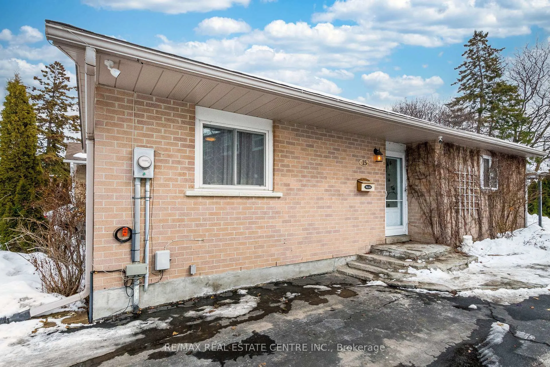 Front of 15 Huronia Court