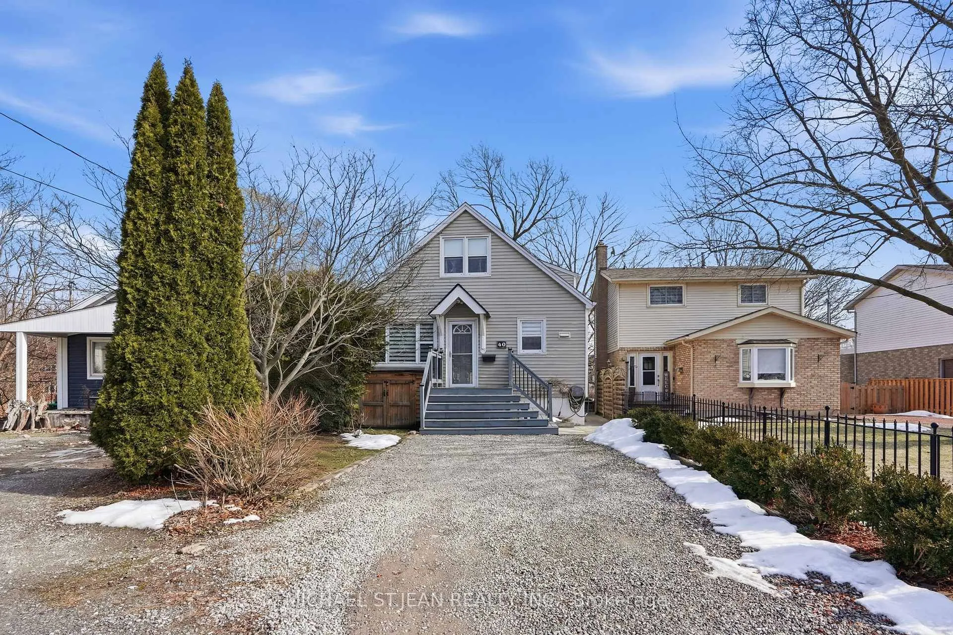 Photo 2 of 40 Runcorn Street, St. Catharines, Port Weller — HOMEH