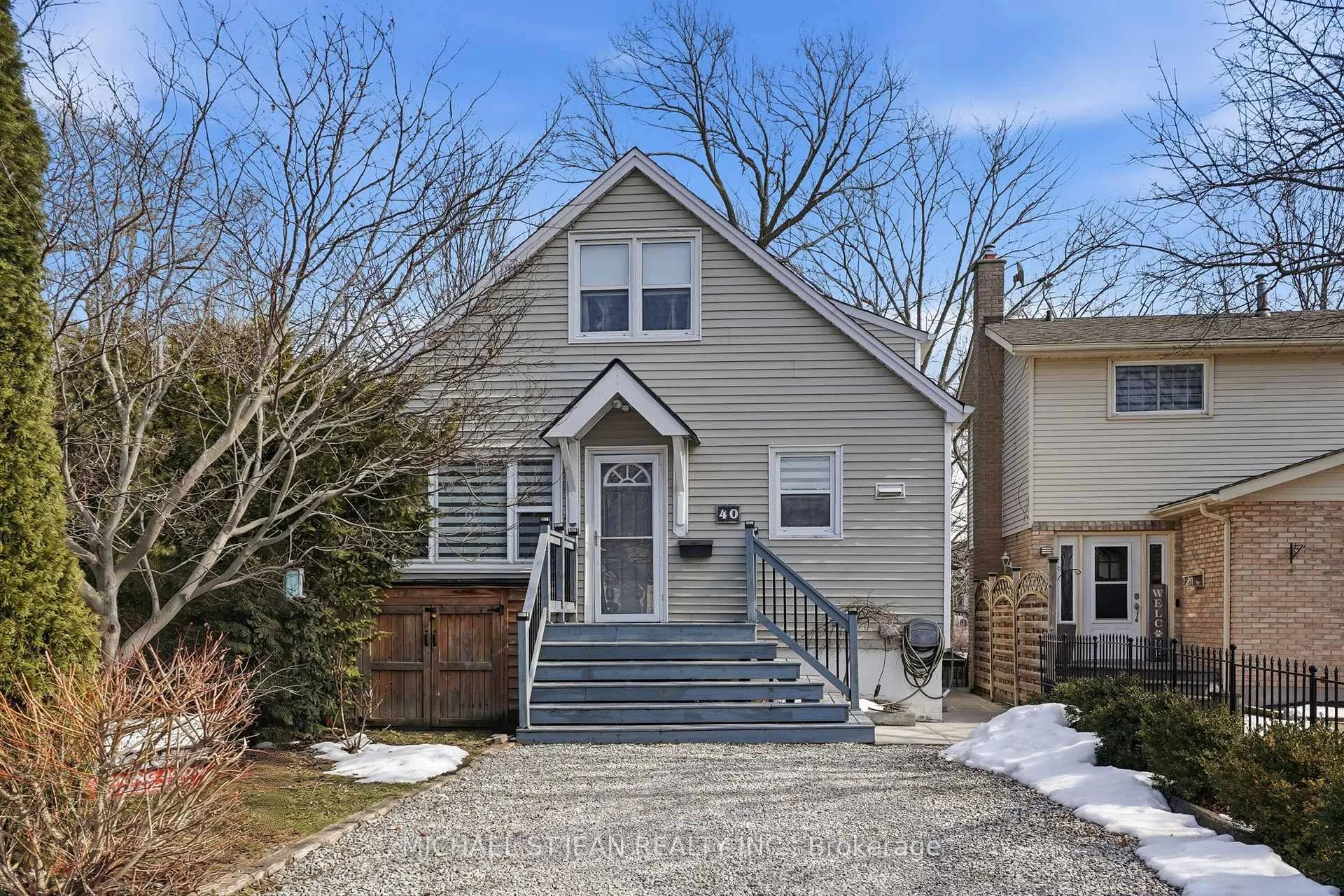 Photo 3 of 40 Runcorn Street, St. Catharines, Port Weller — HOMEH