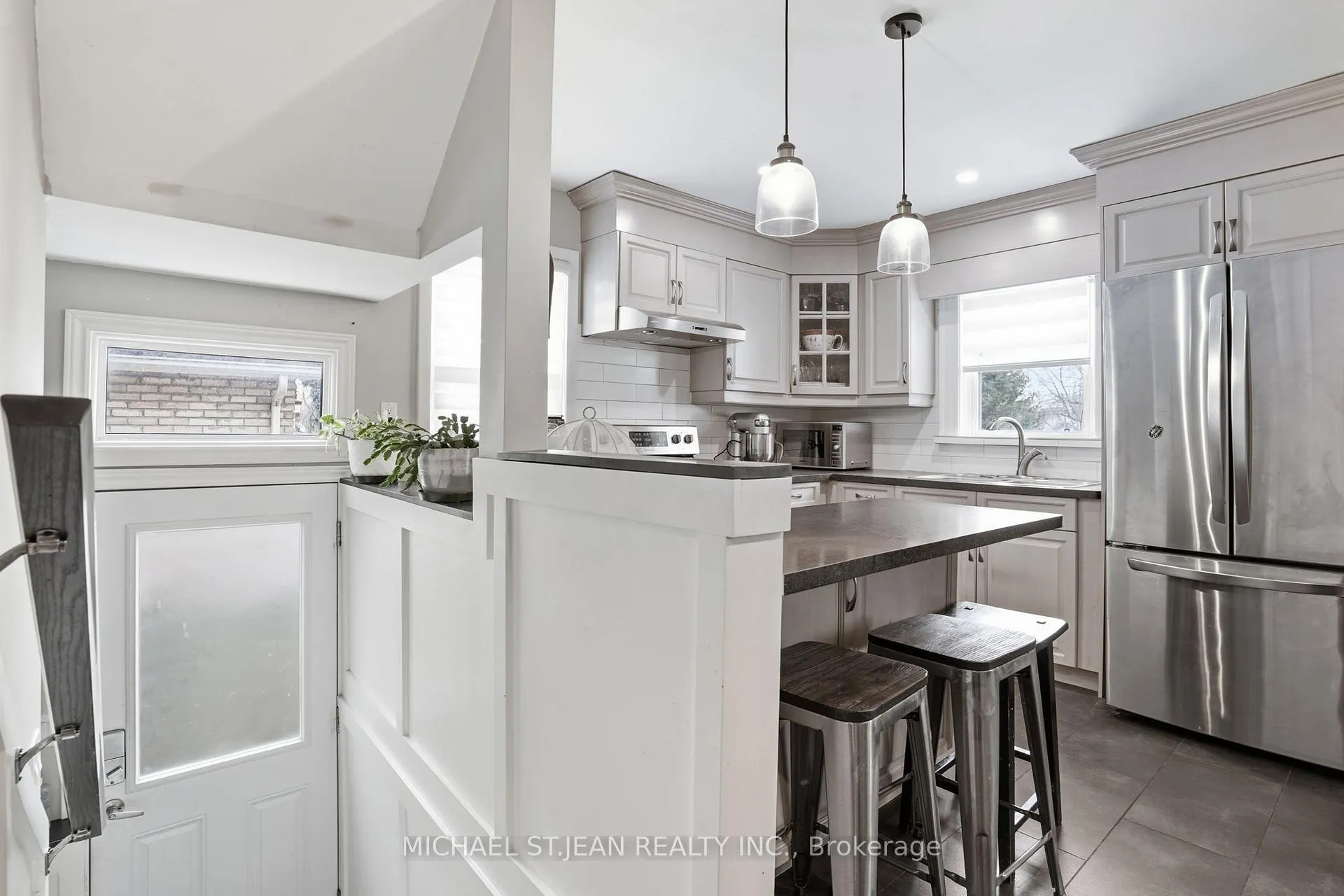 Photo 8 of 40 Runcorn Street, St. Catharines, Port Weller — HOMEH