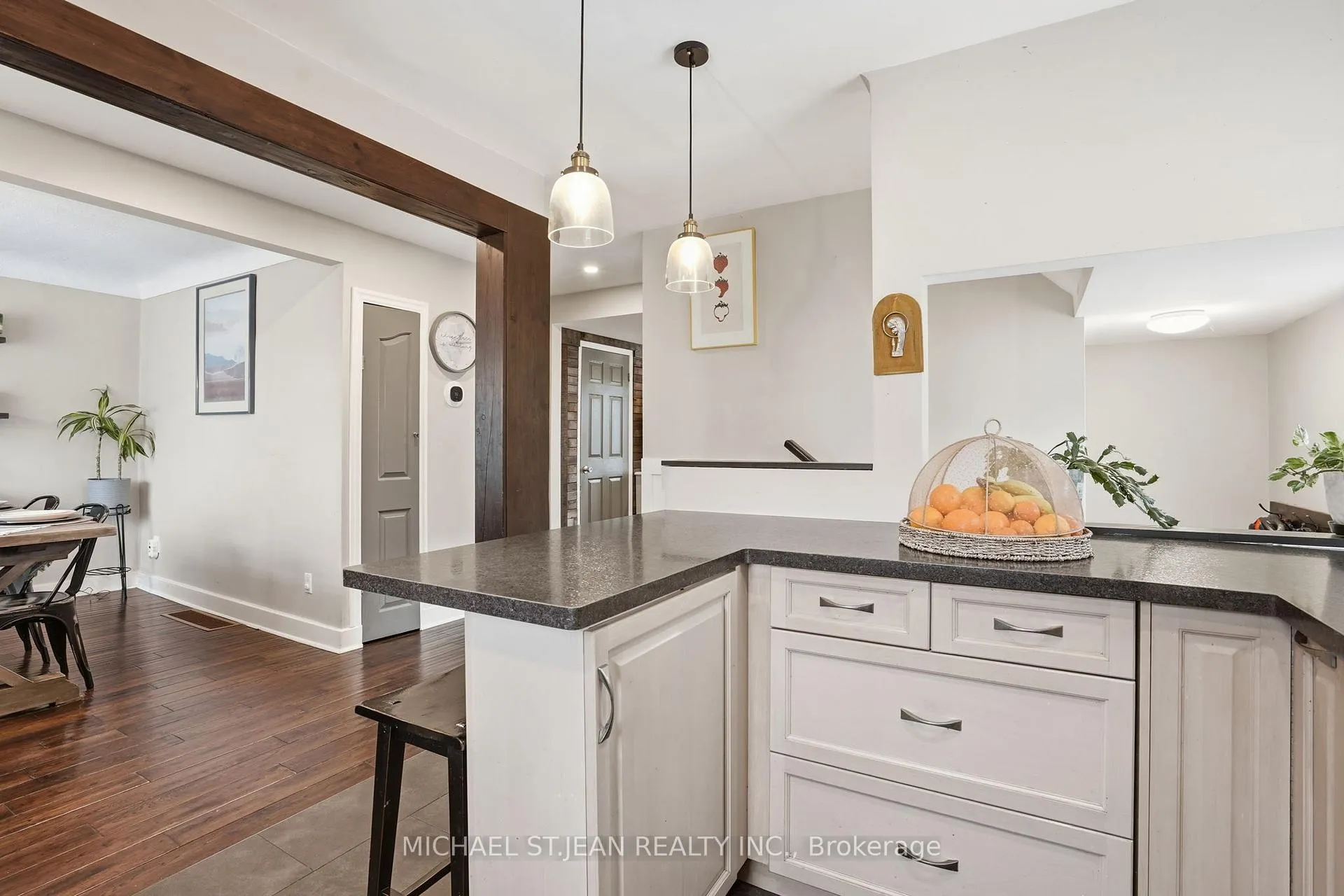 Photo 10 of 40 Runcorn Street, St. Catharines, Port Weller — HOMEH